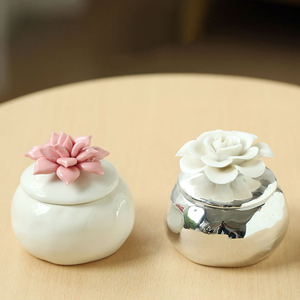 卸売 インスタイル 北欧風 ホームデコレーション オーナメント 手作りの花柄装飾 空のセラミック製アロマキャンドルジャー ジュエリー収納容器 - Product Image 5