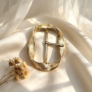 Hebilla de cinturón de moda con diseño hueco y recortes, cierre elegante de aleación de zinc para prendas de moda y cinturones de cuero decorativos - Product Image 3