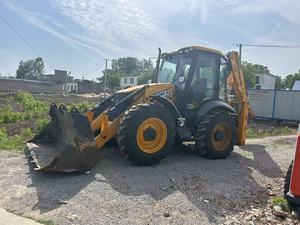 รถตักล้อยาง JCB รุ่น 4CX สีเหลือง มือสอง สำหรับงานก่อสร้าง พร้อมหัวตักด้านหน้าและแขนขุด น้ำหนักเครื่องยนต์ 7000 กก. ใช้งานมาแล้ว 0-2000 ชั่วโมง - Product Image 5