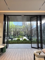 Puertas Comerciales de Vidrio Modernas y Personalizadas de Lujo con Acabado Premium para Hoteles, Villas, Centros Comerciales y Resorts de 5 Estrellas en el Medio Oriente
