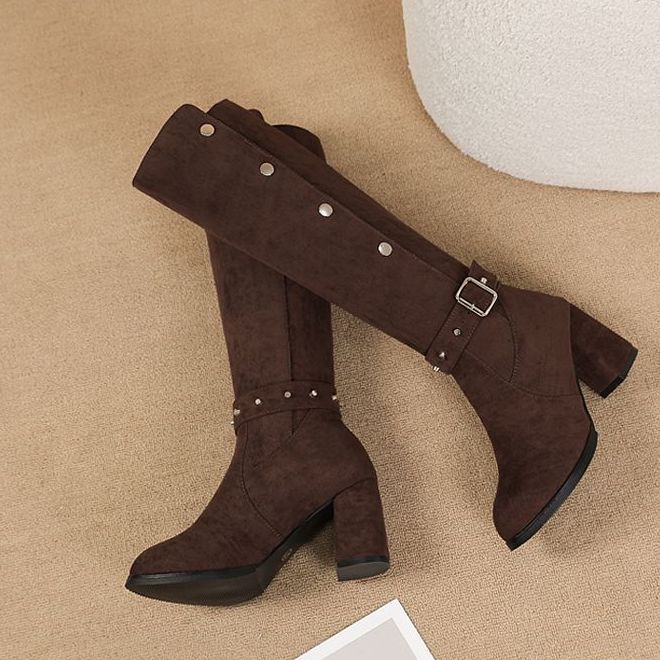 6 cm de haut, couleur marron