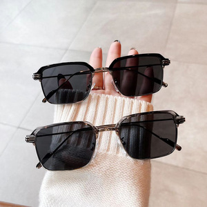 Montures de lunettes demi-cerclées Qianai pour hommes, verres PC anti-lumière bleue, forme quadrilatère, taille moyenne avec pont moyen - Product Image 5