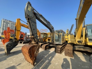 Escavatore Volvo EC200BLC Usato e Resistente, Peso Operativo 20 Tonnellate, per Costruzione Strade Rurali - Product Image 3