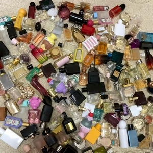 Vente en Gros Lot de 10 Échantillons de Parfums Mixtes 1-5ml Portables pour <span class=keywords><strong>Retouches</strong></span> Quotidiennes Assortiment d'Eaux de Toilette en Spray Florales/Fruitées/Boisées - Product Image 4