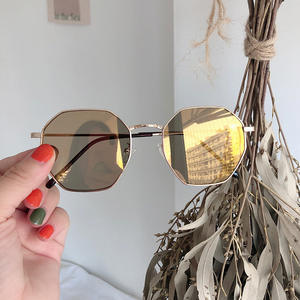 Gafas de Sol Irregulares Qianai con Marco Dorado, Lentes con Película Roja Rosa, Protección UV400, Unisex, Tipo 3, Lentes AC - Product Image 1