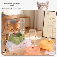 Distributeur d'eau automatique intelligent à trois pieds pour animaux de compagnie avec échelle et support surélevé 25,5x20x13cm antidérapant pour chats et chiens