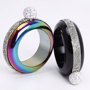 Botella de Licor Oculta en Forma de Brazalete de Acero Inoxidable de 3.5oz con Tapa de Diamantes de Imitación, Personalizable con Logotipo, Regalo de Lujo para Mujeres - Product Image 4