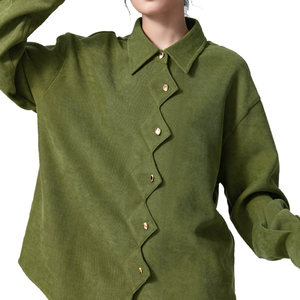 Camicetta a maniche lunghe con colletto da <span class=keywords><strong>donna</strong></span> <span class=keywords><strong>in</strong></span> cotone a maniche lunghe con bottone irregolare verde militare di alta qualità personalizzata - Product Image 4