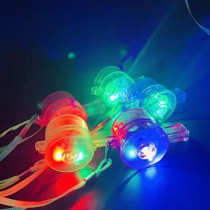Bán Buôn Giá Rẻ Biểu Tượng Tùy Chỉnh Ánh Sáng up Cheer LED Nhấp Nháy Tiếng Còi Làm Cho Tiếng Ồn Sáng Đồ Chơi Với Vòng Cổ Cho Đảng - Product Image 5