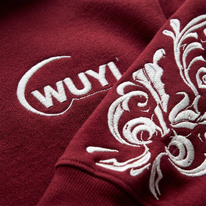 Sweat à capuche bordeaux tendance pour homme 2026 avec broderie florale blanche, coupe oversize, style streetwear, pull personnalisable avec logo WUYI - Product Image 4