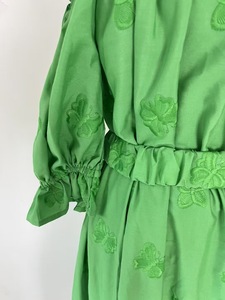 AELESEEN Robe midi de créateur de mode pour femmes, été, épaules dénudées, col fendu, broderie de fleurs, volants, fête élégante pour femmes - Product Image 5