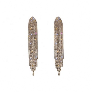 Boucles d'oreilles pendantes géométriques triangulaires en plaqué or, style européen et américain, avec long pompon, tendance anniversaire pour femme - Product Image 4