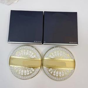 La polvere illuminante Di Christmas in edizione limitata illumina tutti i tipi di pelle 6g AO001 #   o LUMIRE 002 #   CORAIL LUMIRE - Product Image 1