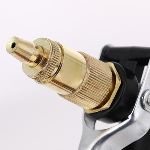 Pistolet à eau pour lavage de voiture, tête en aluminium plaqué cuivre, corps en plastique, fonctionnement manuel, pour le nettoyage de voitures et l'utilisation en jardin. - Product Image 2