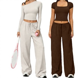 Ensemble de yoga 3 pièces pour femme : Crop top épaules dénudées, pantalon taille haute à jambes larges, couleur unie, respirant, séchage rapide, logo frontal, cordon de serrage ajustable - Product Image 2