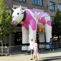 Structure gonflable géante de mascotte girafe de dessin animé Airvon pour la promotion de la marque urbaine