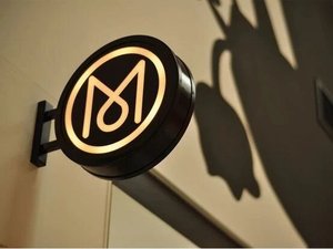 Insegna Luminosa LED Bifacciale Personalizzata per Pubblicità Aziendale Esterna con Impermeabilità IPX7 e Compatibilità Homekit - Product Image 4