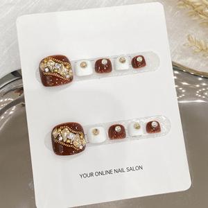Nouveau produit lancé, <span class=keywords><strong>Ongles</strong></span> <span class=keywords><strong>à</strong></span> presser faits main couleur caramel foncé Maurer's Rich Latte avec diamants, prêts <span class=keywords><strong>à</strong></span> poser - Product Image 1