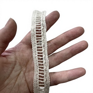 شريط دانتيل أبيض مطرز عالي الجودة من البوليستر بتصميم مجوف دقيق للبيع بالجملة - Product Image 4