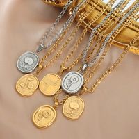 Collier élégant et tendance en acier inoxydable plaqué or 18 carats avec chaîne à maillons ovales et motif floral en relief, idéal pour mariage, fiançailles et soirées