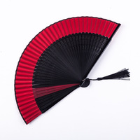 Éventail pliant en bambou noir pour femme peint à la main scène de danse classique ancienne pour décorations de mariage chinois populaire