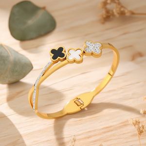 Bracciale in Acciaio Inossidabile con Tre o Quattro Fiori Angolari Placcati Oro, Gioielli alla Moda - Product Image 2