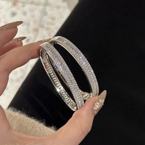 <span class=keywords><strong>Bracelet</strong></span> pour femme Gestapa plaqué or, modèle industriel lourd, serti <span class=keywords><strong>de</strong></span> diamants carrés en rangée, <span class=keywords><strong>de</strong></span> diamants brillants et <span class=keywords><strong>de</strong></span> diamants incrustés effet rivière d'étoiles, <span class=keywords><strong>de</strong></span> qualité supérieure - Product Image 1
