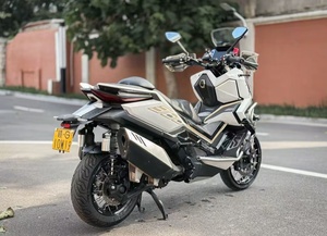 <span class=keywords><strong>Scooter</strong></span> ADV ZONTES 368G 368cc monocilindrico raffreddato ad <span class=keywords><strong>acqua</strong></span>/olio, usato, <span class=keywords><strong>in</strong></span> offerta speciale, con ruote a raggi, ABS, TCS, cruise control e manopole riscaldate - Product Image 4