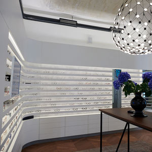 Fabricant de meubles pour magasins d'optique et d'armoires de présentation de lunettes |   Présentoir de lunettes de soleil LED personnalisées avec des matériaux écologiques - Product Image 1