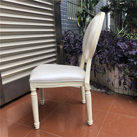 Chaise Louis à dossier rond blanc LUS-C006-Résine empilable pour sièges de restaurant durables