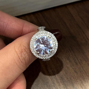 Anello di Diamanti F1404 con Taglio Brillante Rotondo, Oro Bianco Naturale, Colore D, Montatura Halo per Fidanzamento Femminile - Product Image 3