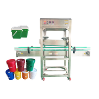 Presse à bouchons entièrement automatique Machine à presser les bouchons de bouteilles Grande machine à presser la sauce Peinture Lessive Poudre Seau