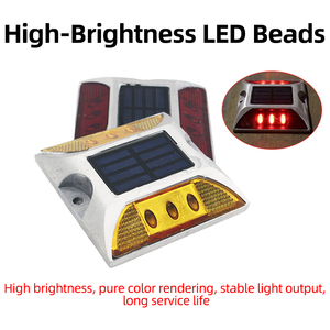 Borneaux routiers réfléchissants prismatiques à LED solaires en aluminium surélevés à haute intensité pour marques routières de motorway, borneaux ambre - Product Image 4