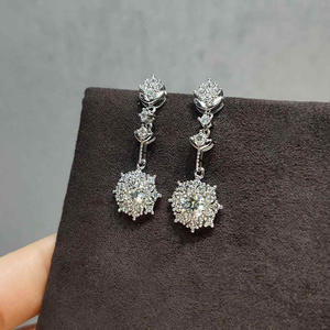 Pendientes de Oro Blanco E1355 con Diamantes en Forma de Flor, Engaste de Garra, Joyería Fina Clásica para Mujer, para Boda - Product Image 5
