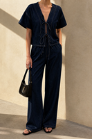 Crop top avec bretelles, ensemble deux pièces en denim brut indigo foncé vintage pour femme, détails de surpiqûres contrastées, manches courtes à nouer devant