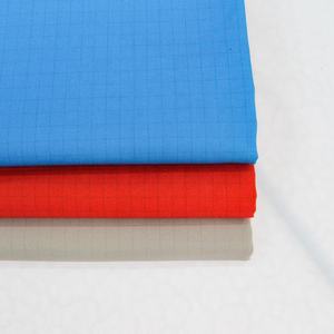 Vente en gros de tissu polyester et coton sergé antistatique Fabricant de textiles Puissance Industrie essence Vêtements de travail Chemises Vêtements - Product Image 1