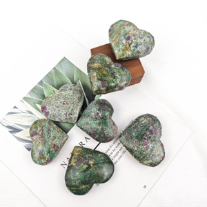 Nhà Máy Giá Pha Lê Thủ Công Mỹ Nghệ Chữa Bệnh Tự Nhiên Đá <span class=keywords><strong>Ruby</strong></span> Trong <span class=keywords><strong>Fuchsite</strong></span> Trái Tim Cho Trang Trí Nội Thất - Product Image 1