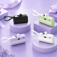 Mini batterie externe 5000 mAh pour usage quotidien, chargeur portable avec câble intégré, batterie externe à branchement direct pour la recharge en déplacement