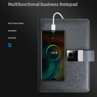 Set Hadiah Perusahaan Buku Harian Kunci Sidik Jari Kustom Dengan Powerbank dan Pengisian Nirkabel Pengisi Daya 8000mAh Notebook