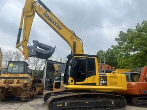 Excavateur sur chenilles Komatsu d'occasion PC240/PC200/PC220 à faible durée de fonctionnement, moteur de pompe de haute qualité, puissance de 24 tonnes et 180kW en vente - Product Image 3