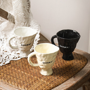 Tasses à café en céramique Shokki, finition mate, impression de lettres, design minimaliste, tasse cadeau - Product Image 1