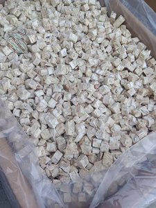 Friandises lyophilisées de poulet en dés très nutritives pour chiens et chats – Snacks d'entraînement riches en protéines, saveurs personnalisables, pour animaux de compagnie - Product Image 2