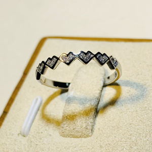 Anello con Zirconi a Forma di Cuore, Gioiello Minimalista Unico per Dito Mignolo - Product Image 6