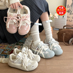 Scarpe da donna con plateau bianche casual INS di alta qualità, nuove 2026, popolari, alla moda, versatili, per studentesse, con design a tema dopamina - Product Image 1