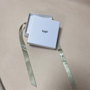 Boîte cadeau rigide en papier écologique, directement de l'usine, avec ruban satiné, logo personnalisé, couvercle et base de haute qualité pour bracelet - Product Image 3