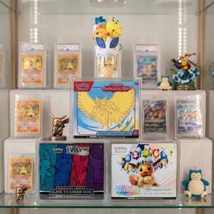 Estuche Acrílico con Cierre Magnético de Alta Transparencia y 99% de Protección UV para Almacenamiento de Productos Sellados de <span class=keywords><strong>Pokémon</strong></span>, Etb y Booster Box - Product Image 2