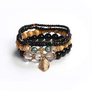 4 Set di Braccialetti Boho Impilabili alla Moda per <span class=keywords><strong>Donne</strong></span>, Bracciali Elastici in Stile Bohémien con Perline e Cristalli a Forma di Cuore - Product Image 1