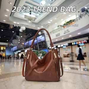 Bolsa de hombro femenina personalizada de gran capacidad en tejido jacquard para uso diario. - Product Image 3