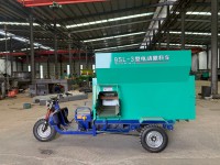 Distributeur d'aliments pour bétail électrique pur personnalisé, 3 mètres cubes, avec sortie latérale pour les fermes laitières