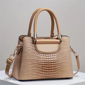 Sac à main en cuir texturé motif crocodile pour femme, sac bandoulière durable pour usage quotidien, couleur kaki, beige, café, printemps - Product Image 1